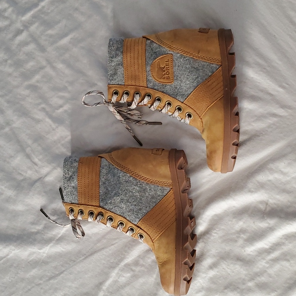 Sorel Joan of arc lexie wedge boots tan and grey 6.5 - Picture 2 of 6